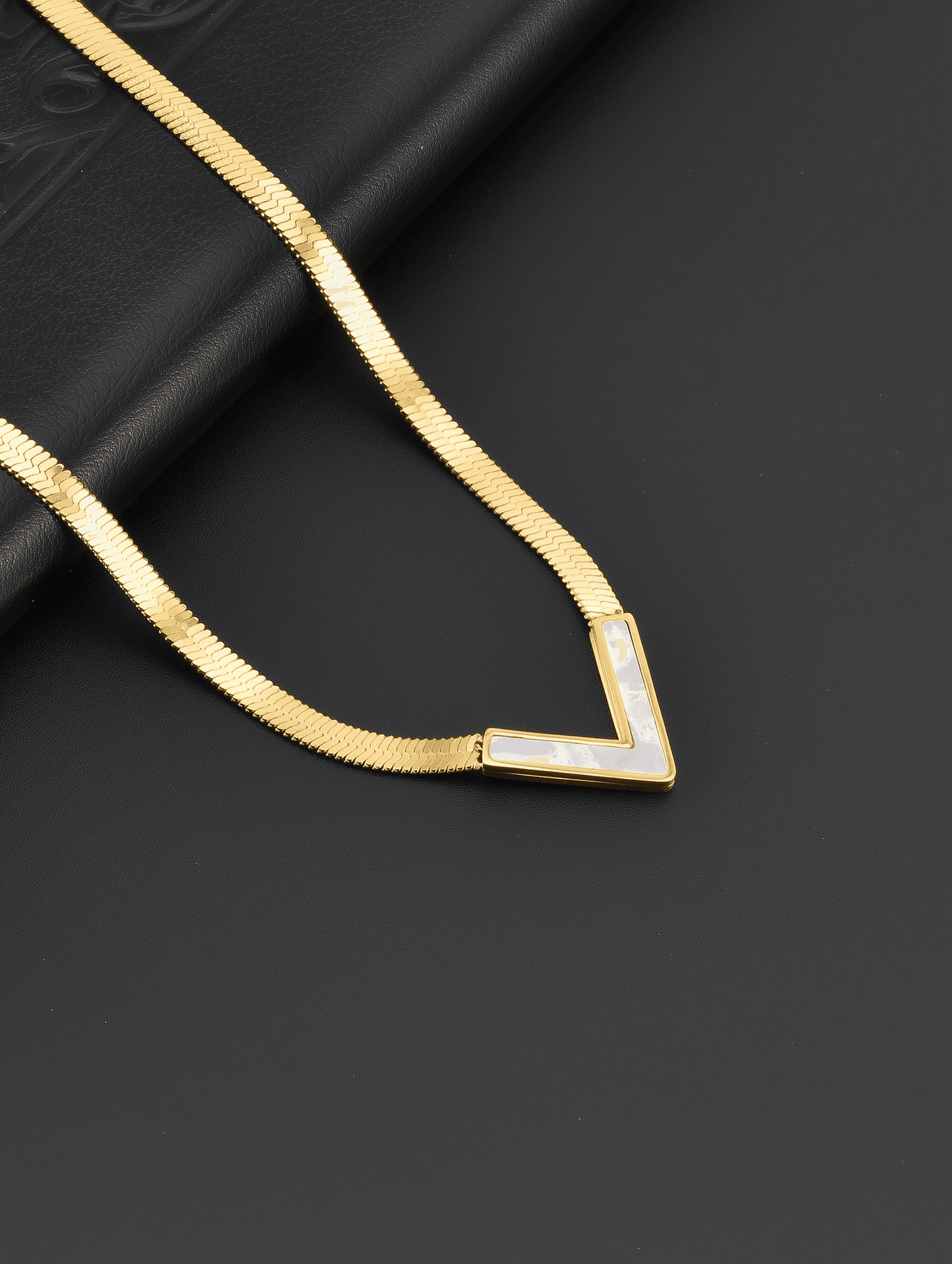 Linea V Necklace - Joudella